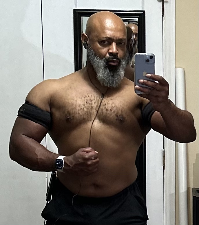 Over 40 man taking a Bodybuilding front pose selfie